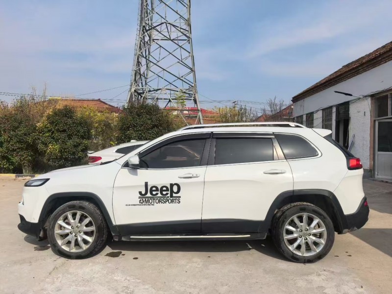 菏泽14年Jeep自由光3