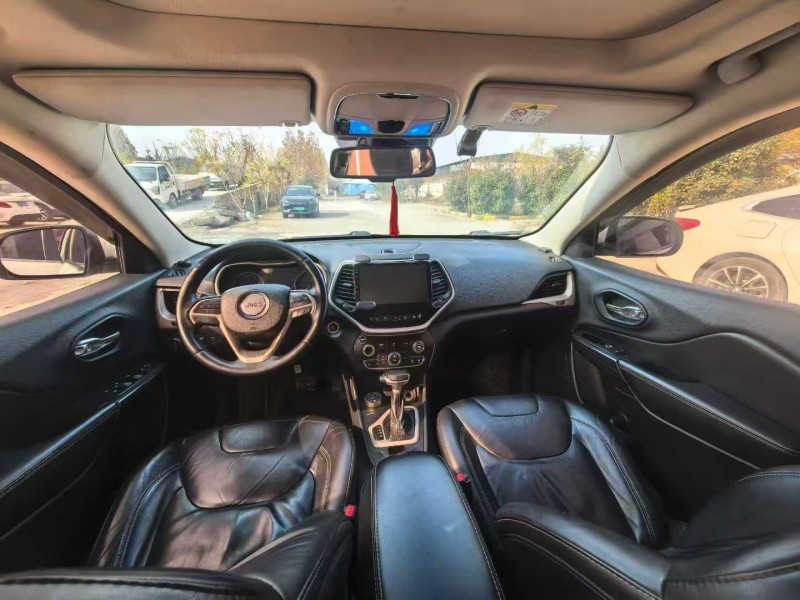 菏泽14年Jeep自由光4