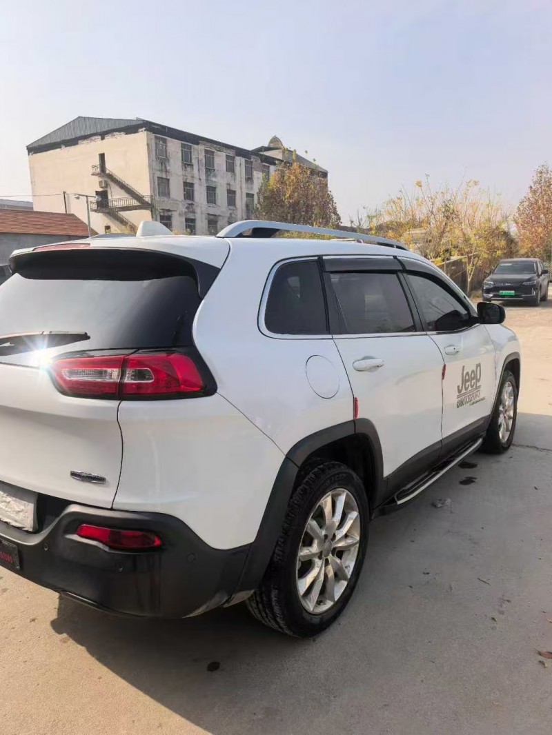菏泽14年Jeep自由光8
