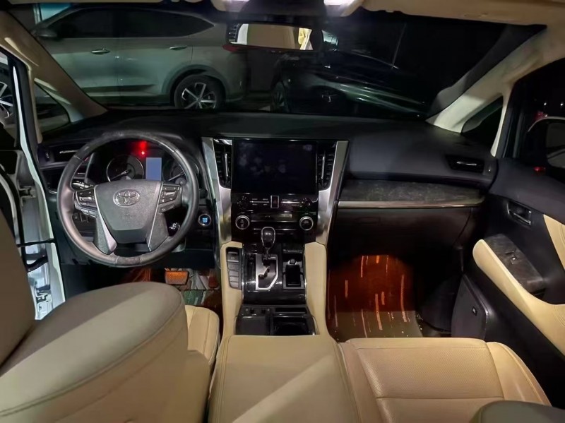 厦门15年丰田埃尔法2