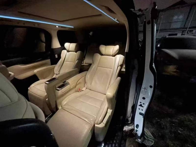 厦门15年丰田埃尔法3