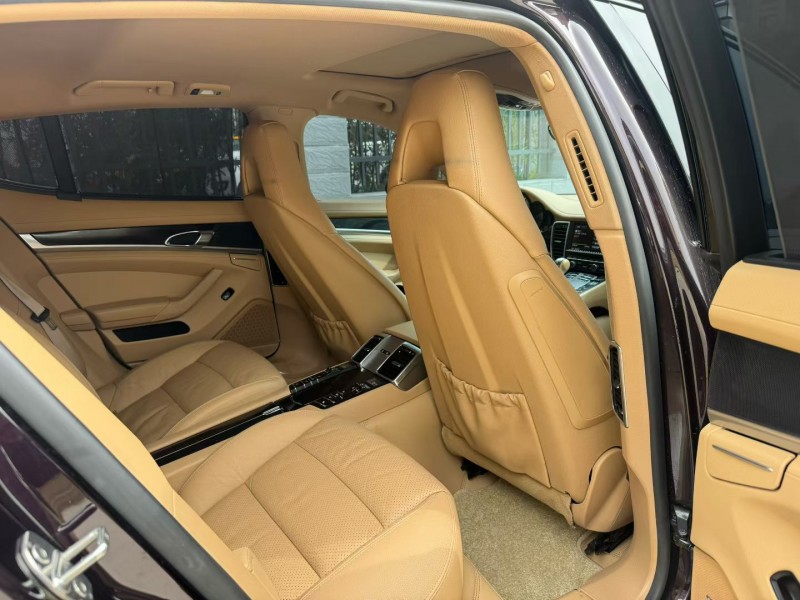 平顶山12年保时捷帕拉梅拉5