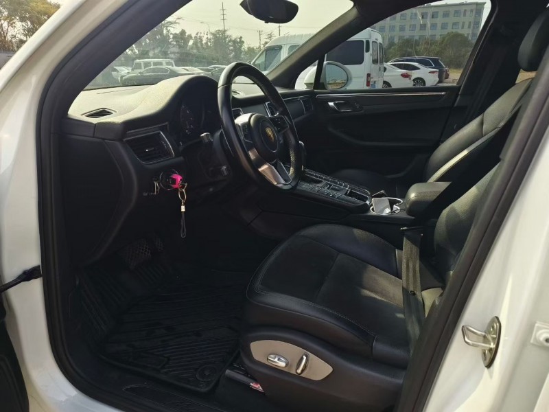 苏州17年保时捷Macan5