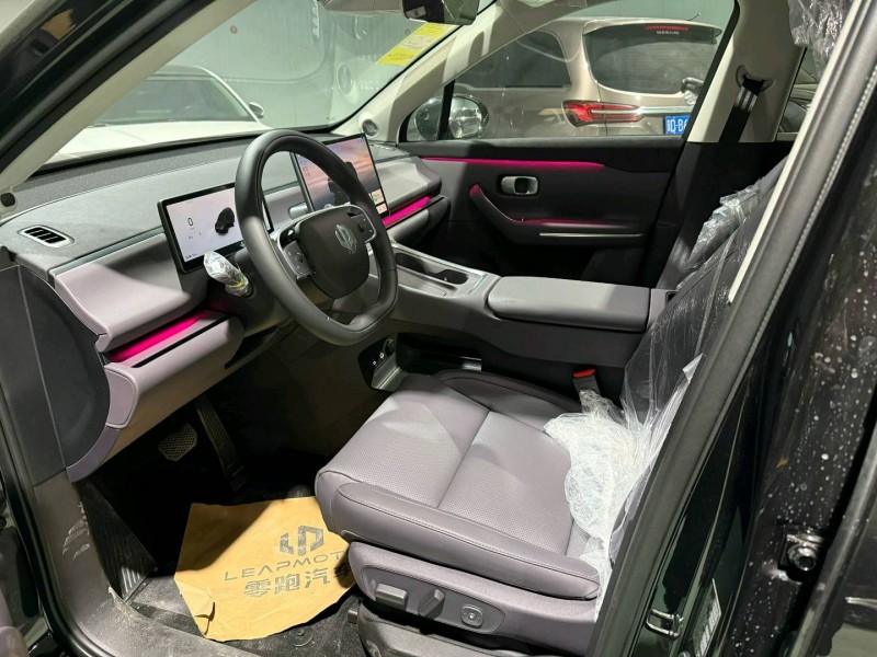 菏泽25年零跑汽车C167