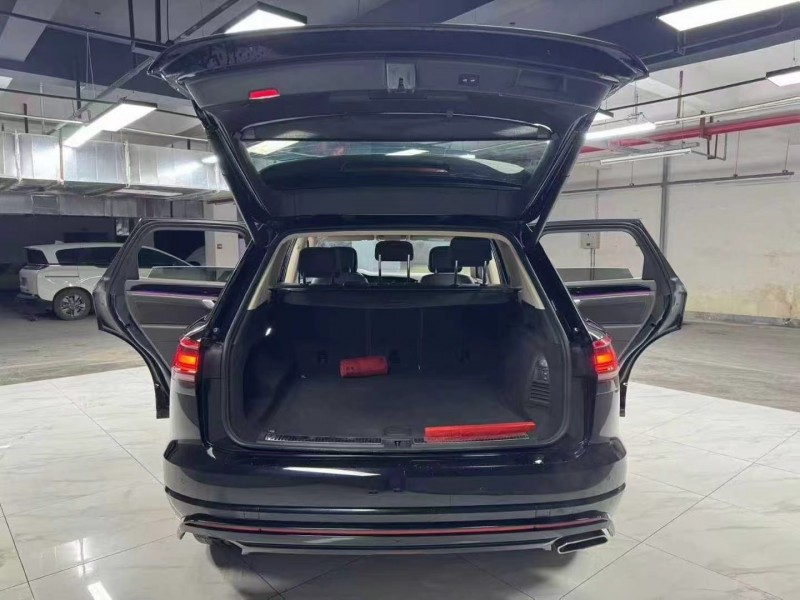 成都21年大众途锐5