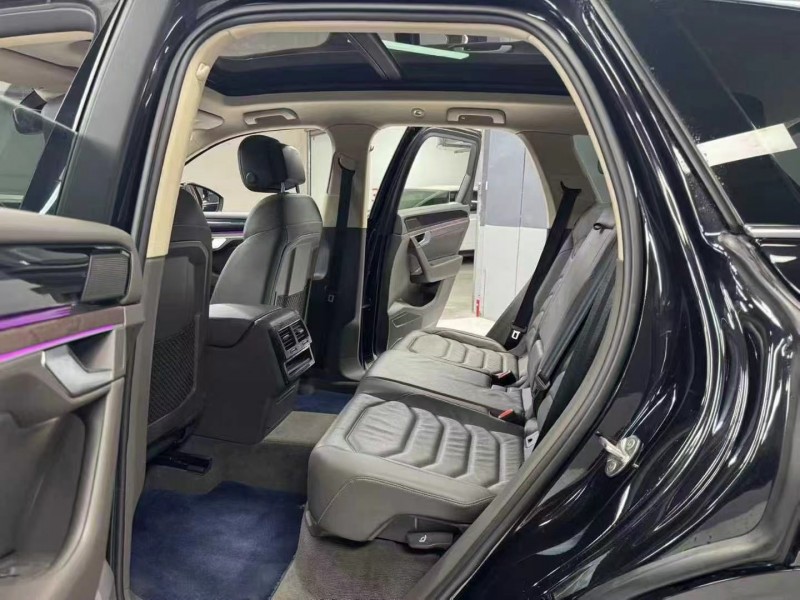 成都21年大众途锐7