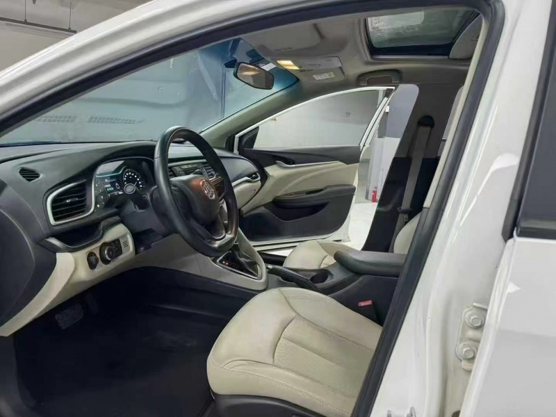 成都17年别克英朗8