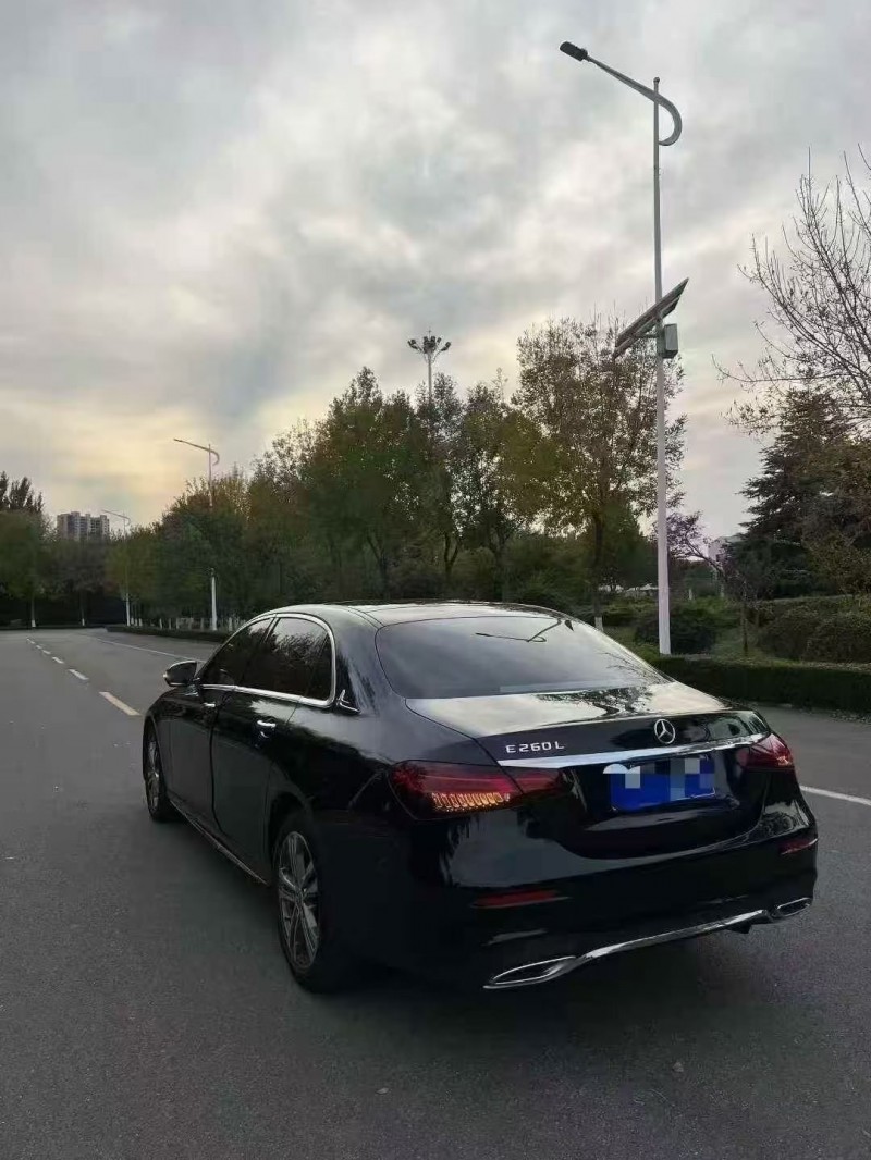 淄博22年奔驰E8