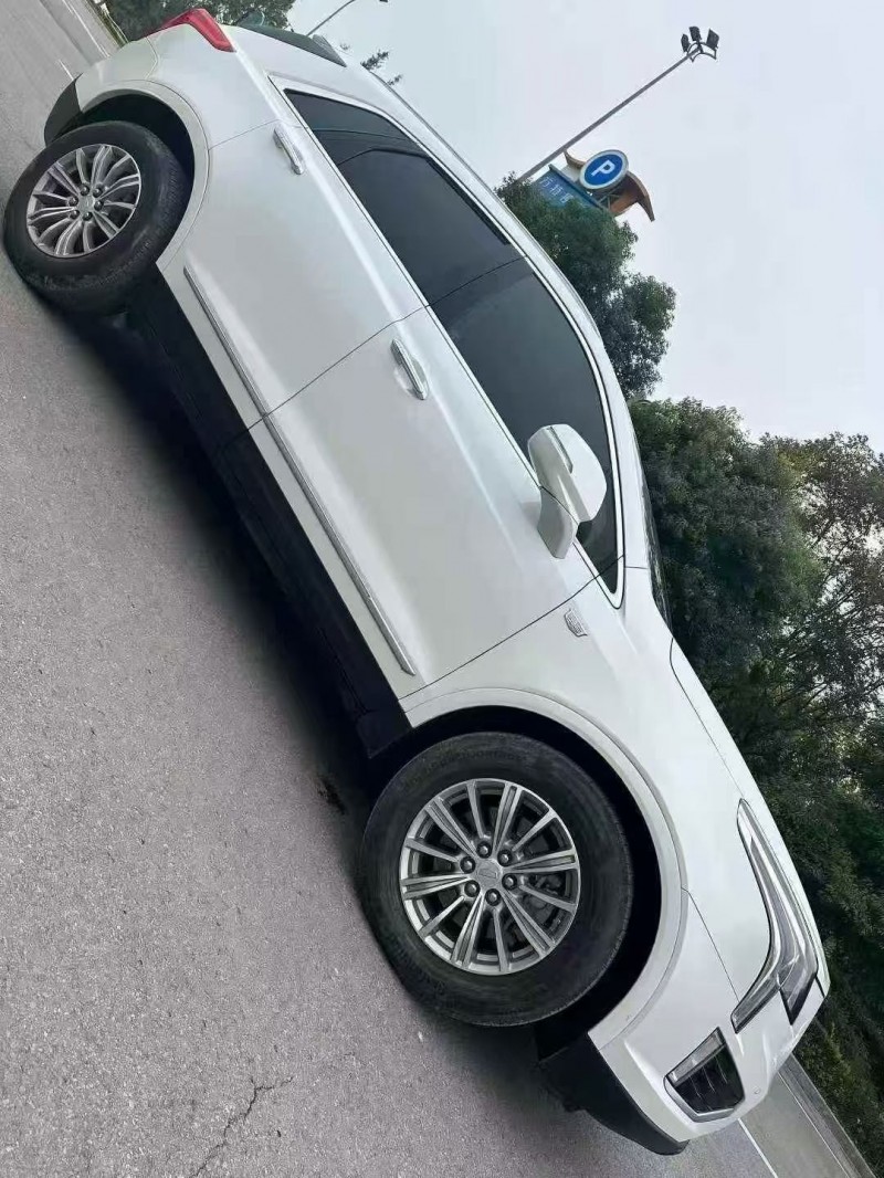 德阳17年凯迪拉克XT54