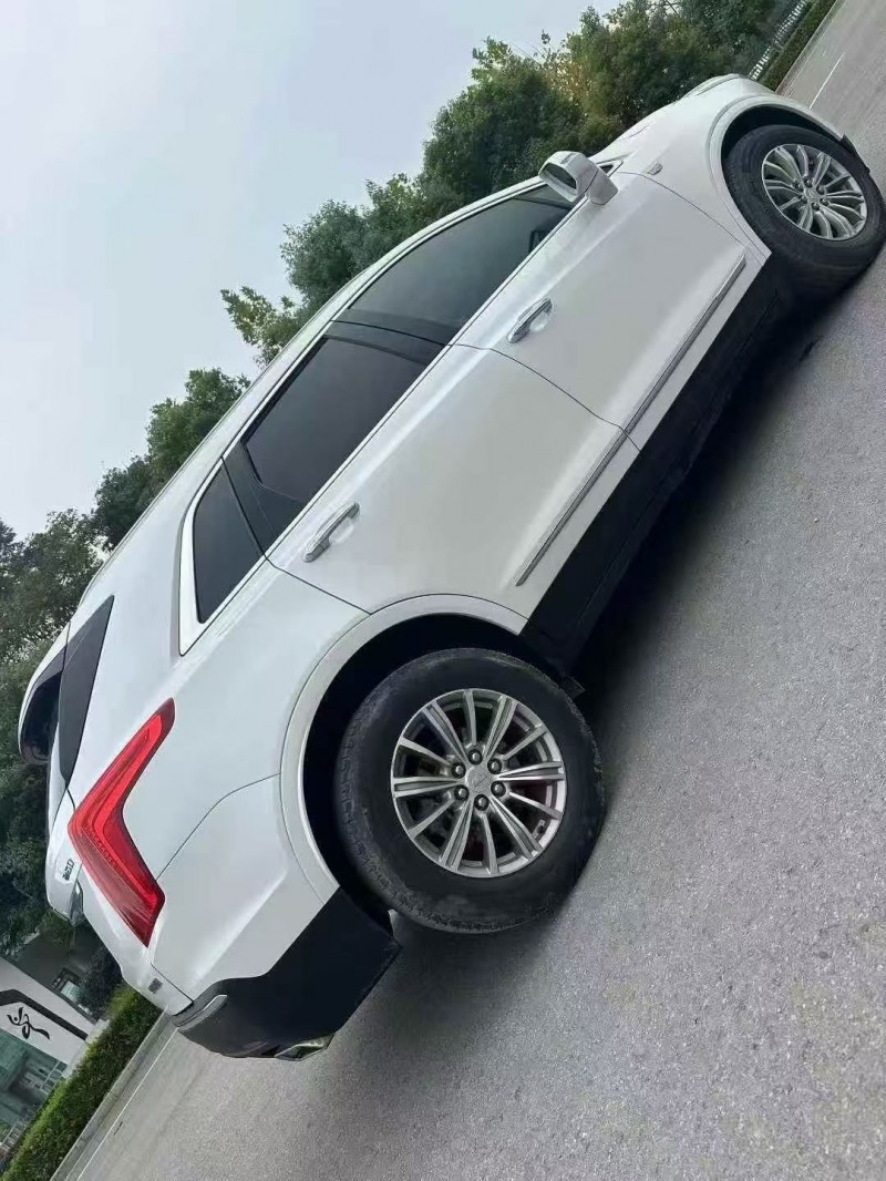德阳17年凯迪拉克XT56