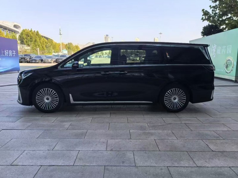 唐山25年岚图汽车梦想家3