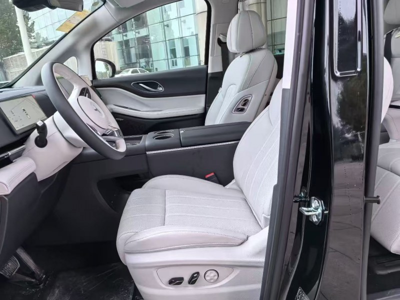 邯郸25年岚图汽车梦想家4