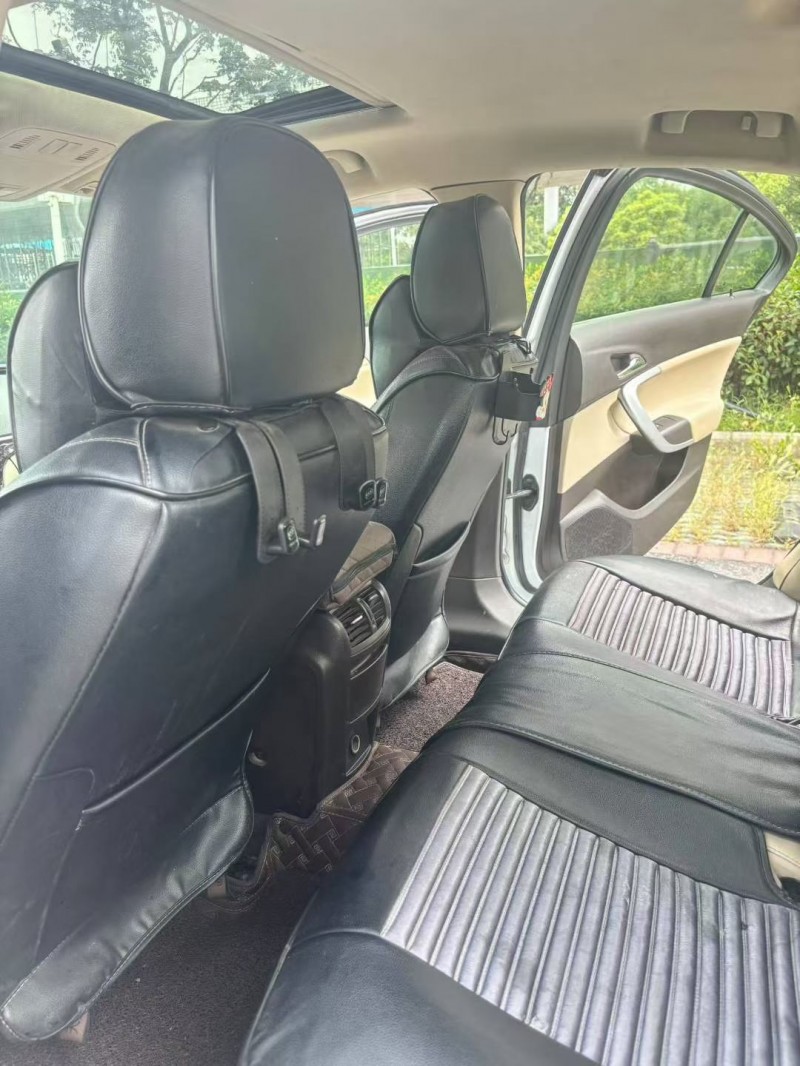 襄阳15年别克君威6