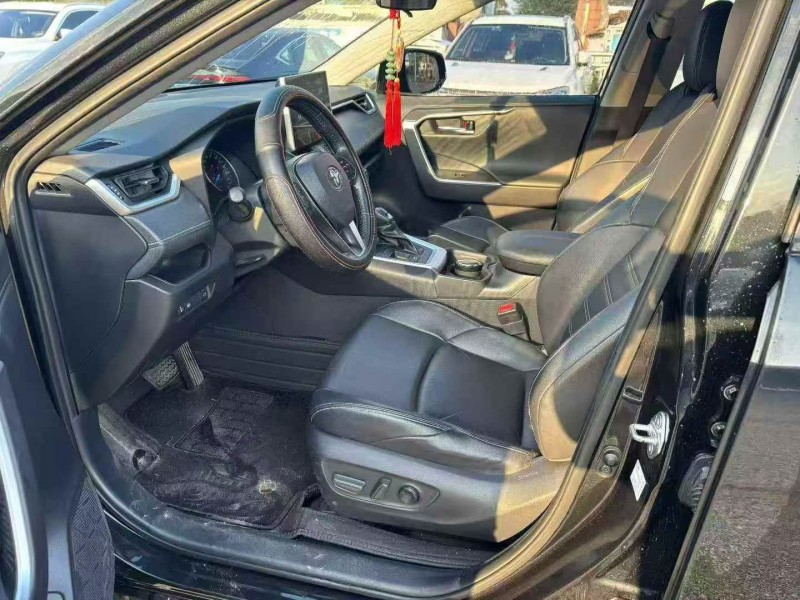 嘉兴22年丰田威兰达4