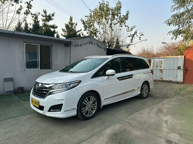 青岛18年本田艾力绅2