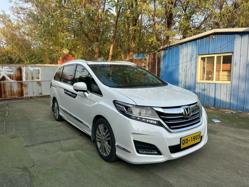 青岛18年本田艾力绅3