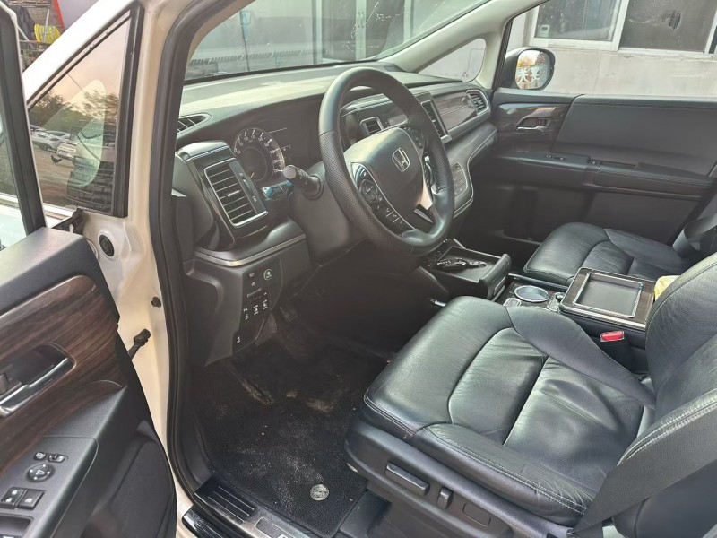 青岛18年本田艾力绅4