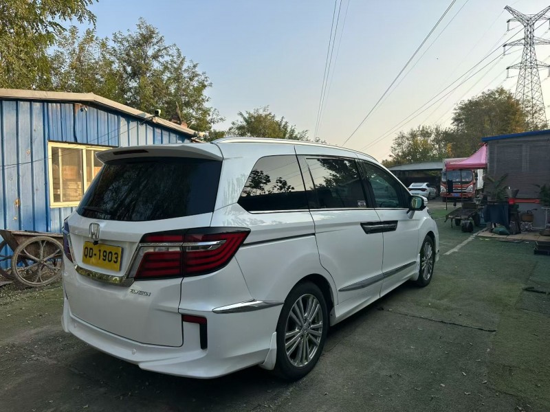 青岛18年本田艾力绅7