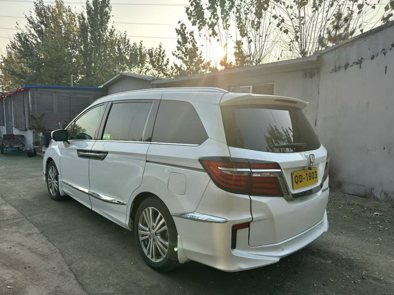 青岛18年本田艾力绅9