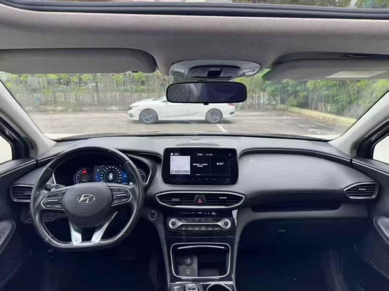 珠海19年现代新胜达4