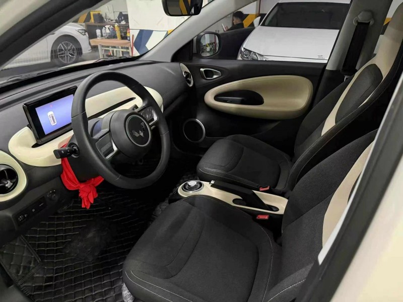 成都25年五菱汽车缤果4