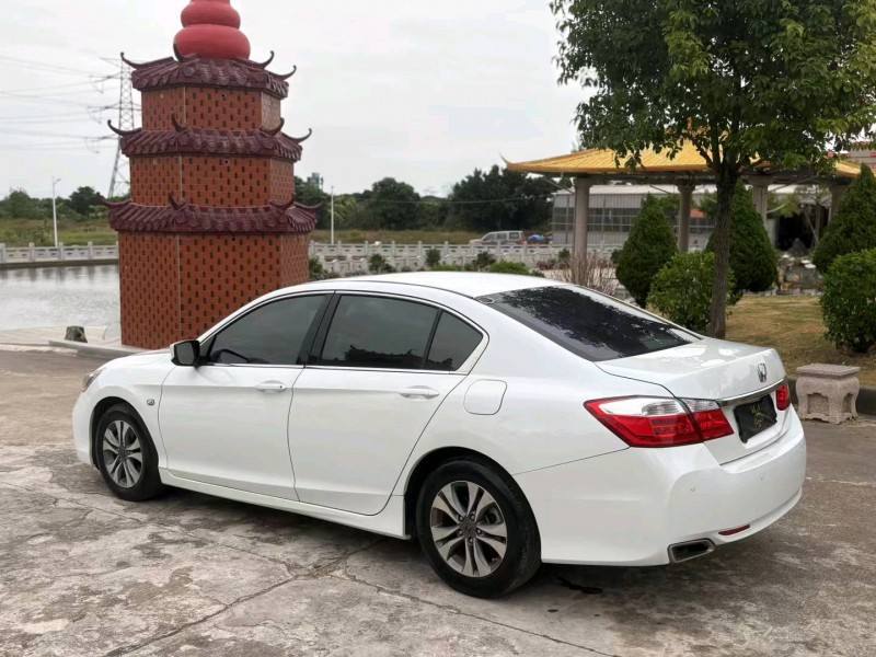 揭阳16年本田雅阁4