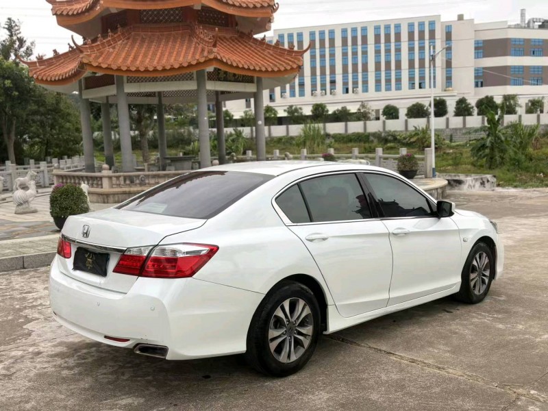 揭阳16年本田雅阁6