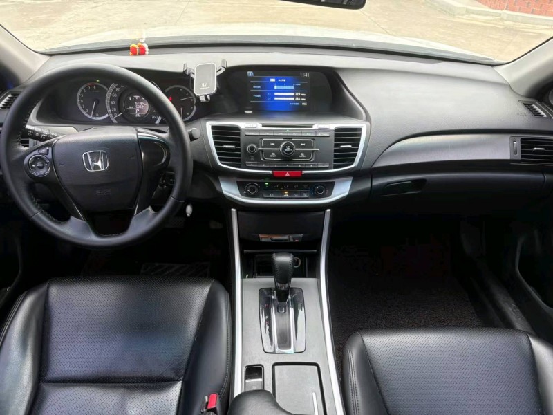 揭阳16年本田雅阁8