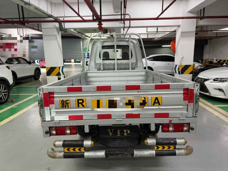 成都25年长安汽车跨越王8