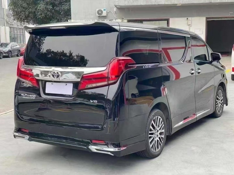 广州18年丰田埃尔法8