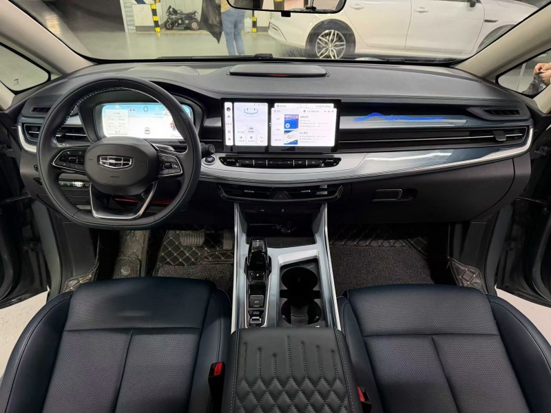 成都23年吉利嘉际4