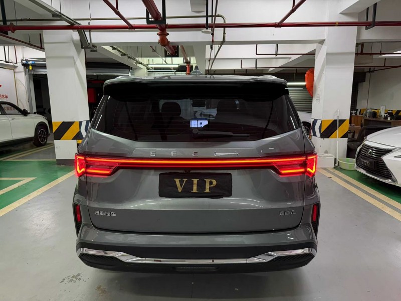 成都23年吉利嘉际8