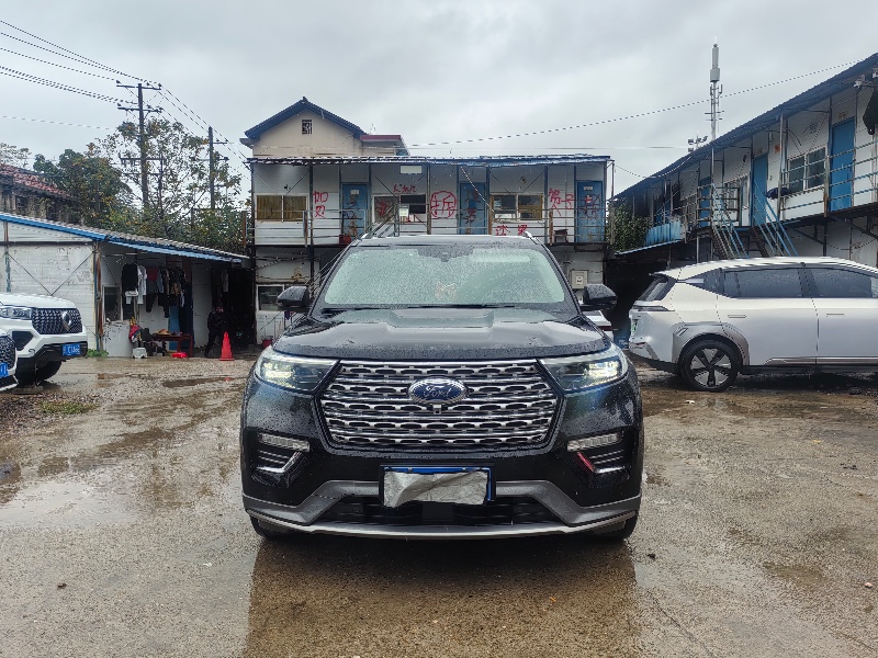 长沙22年福特探险者1