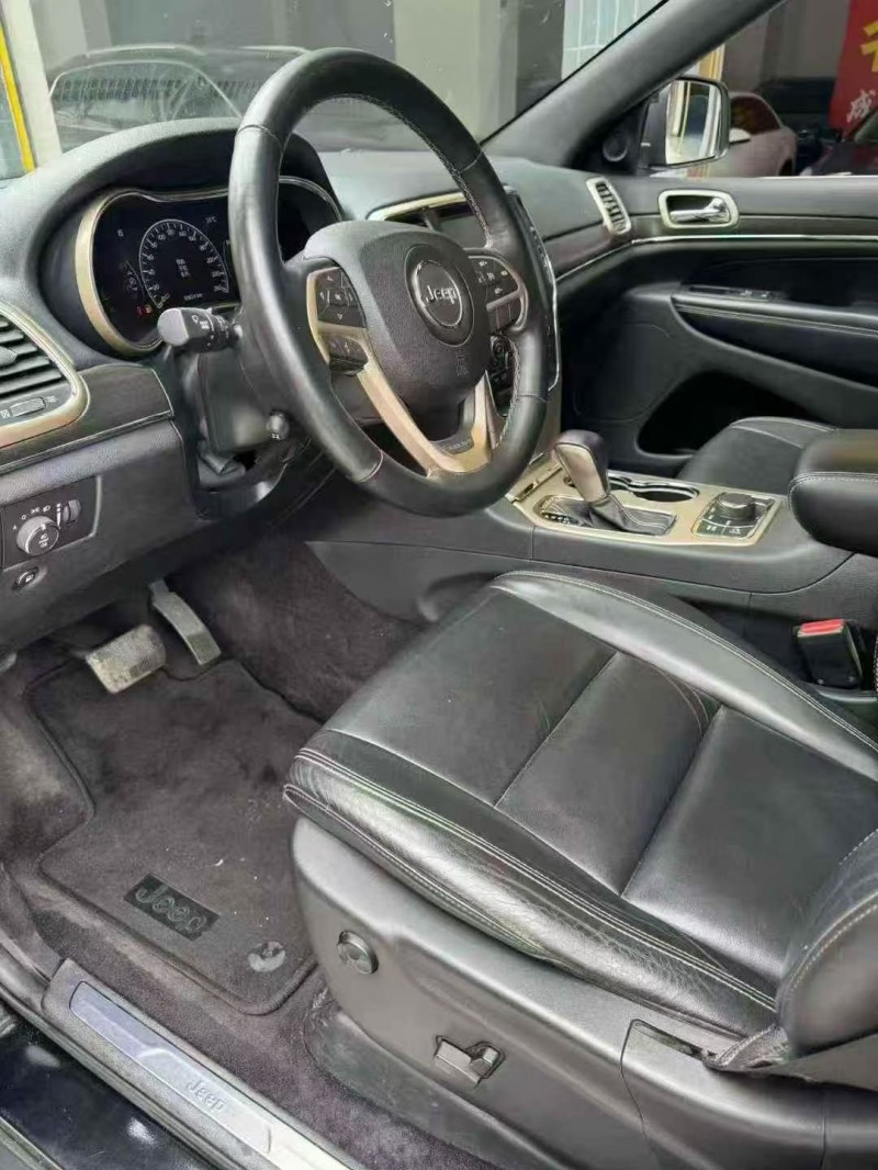 邵阳19年Jeep大切诺基4