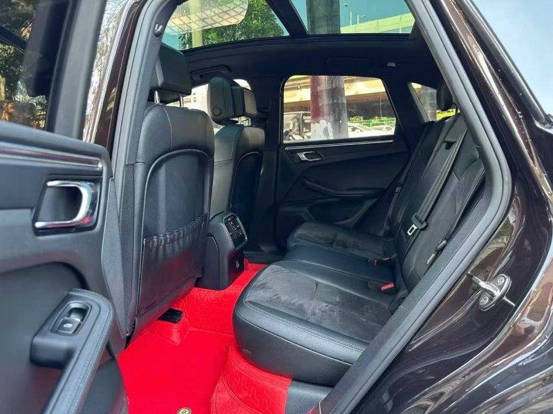 广州17年保时捷Macan7