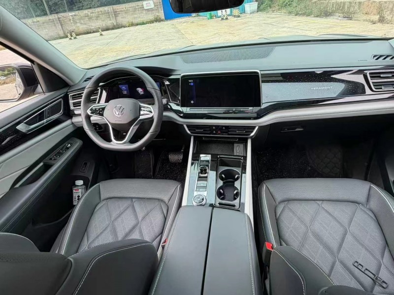 重庆25年大众途昂7