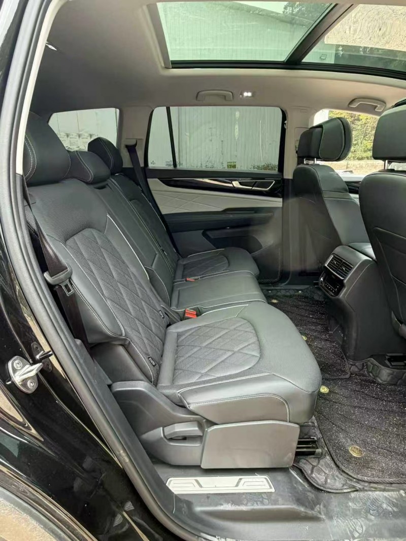 重庆25年大众途昂8