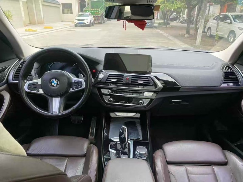 广州19年宝马X38