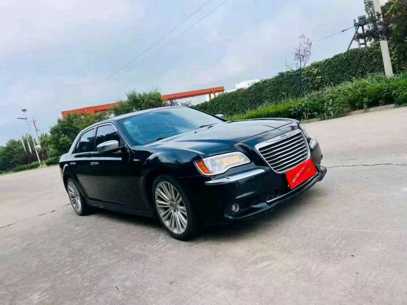 青岛15年克莱斯勒300C2