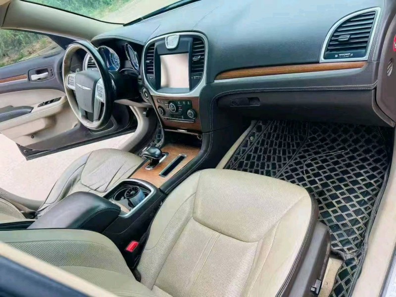 青岛15年克莱斯勒300C4