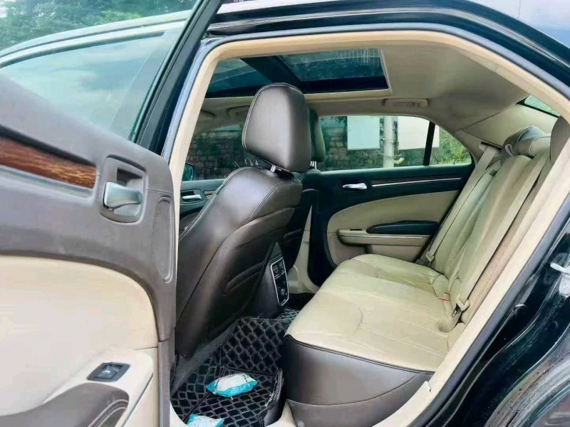 青岛15年克莱斯勒300C6