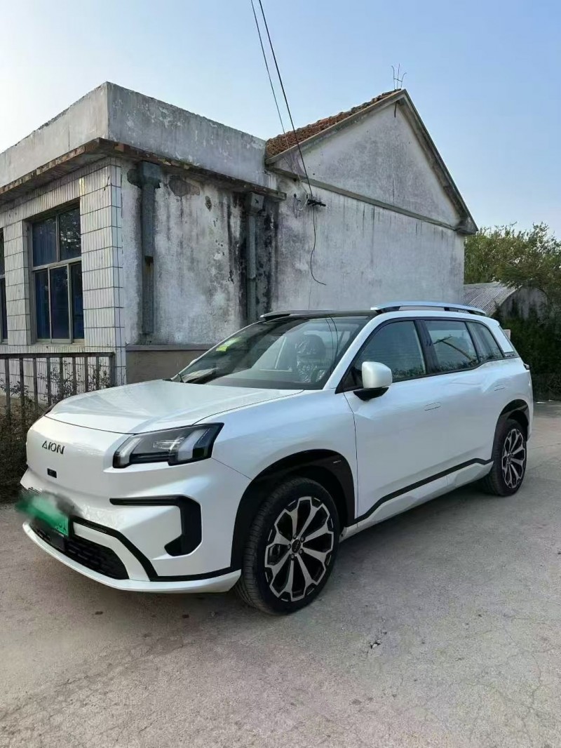 济宁25年传祺埃安V2