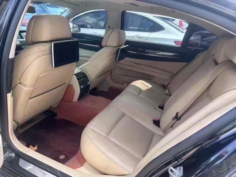 青岛14年宝马7系4