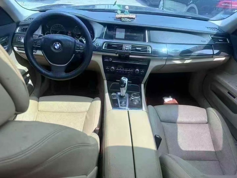 青岛14年宝马7系8