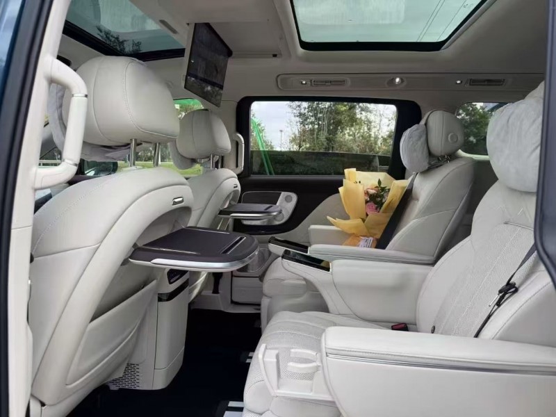 无锡25年岚图汽车梦想家4