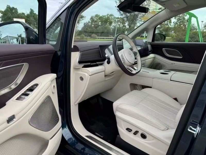 无锡25年岚图汽车梦想家6