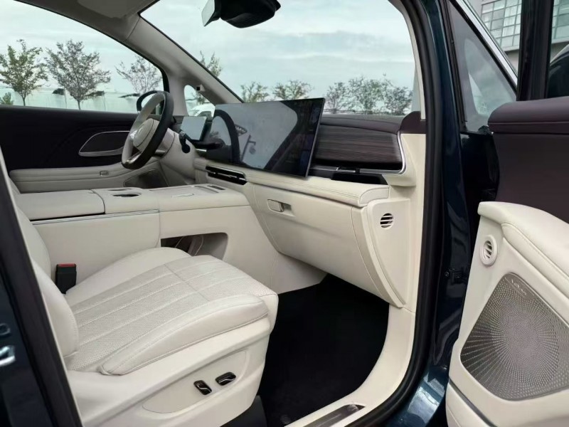 无锡25年岚图汽车梦想家7