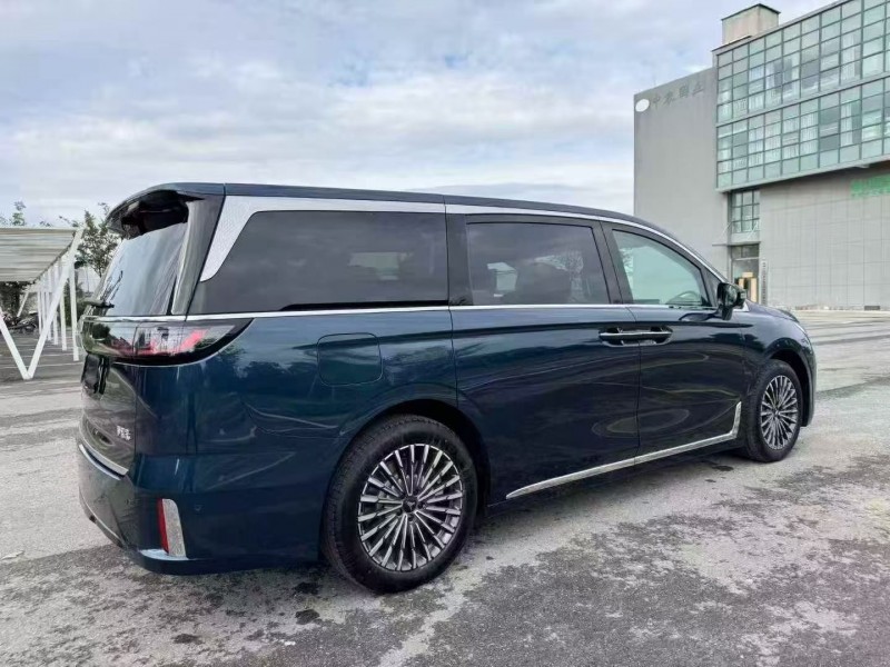 无锡25年岚图汽车梦想家8