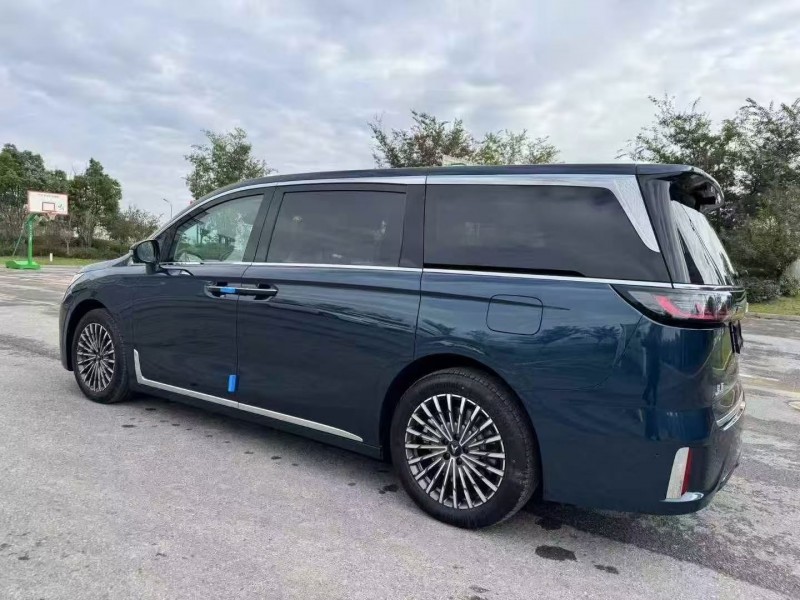 无锡25年岚图汽车梦想家9