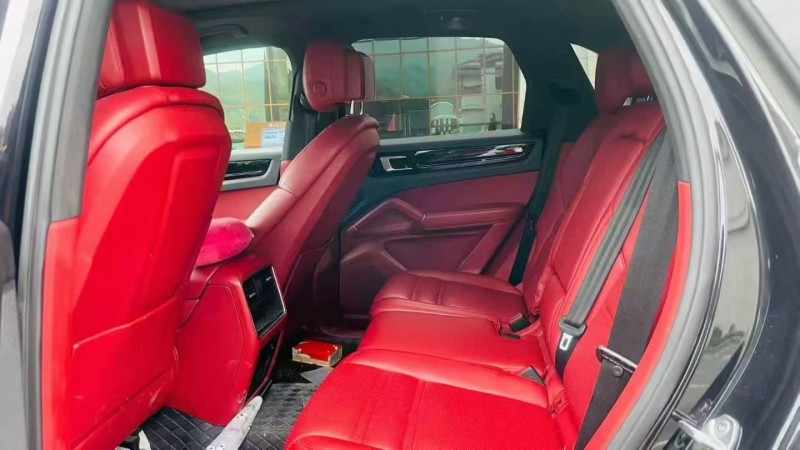 青岛19年保时捷卡宴5